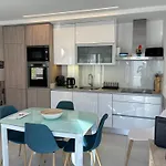 Appartement Hyper Centre, Beach 80M, Parking Available, Air Conditioning *