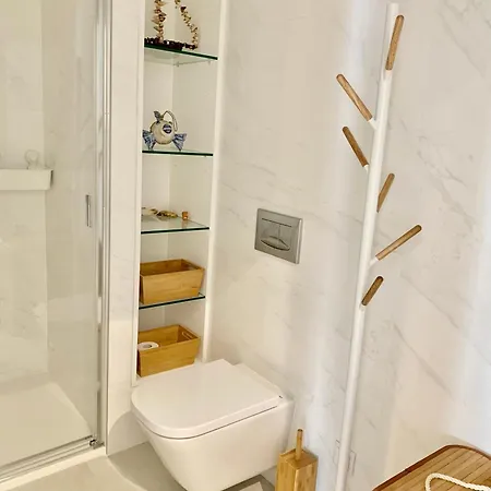 Hyper Centre, 80m, Parking Available, Air Conditioning Appartement *