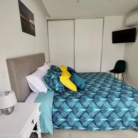 Hyper Centre, 80m, Parking Available, Air Conditioning Appartement *