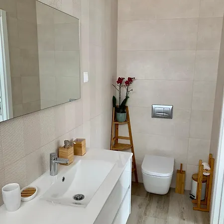 Hyper Centre, 80m, Parking Available, Air Conditioning Appartement